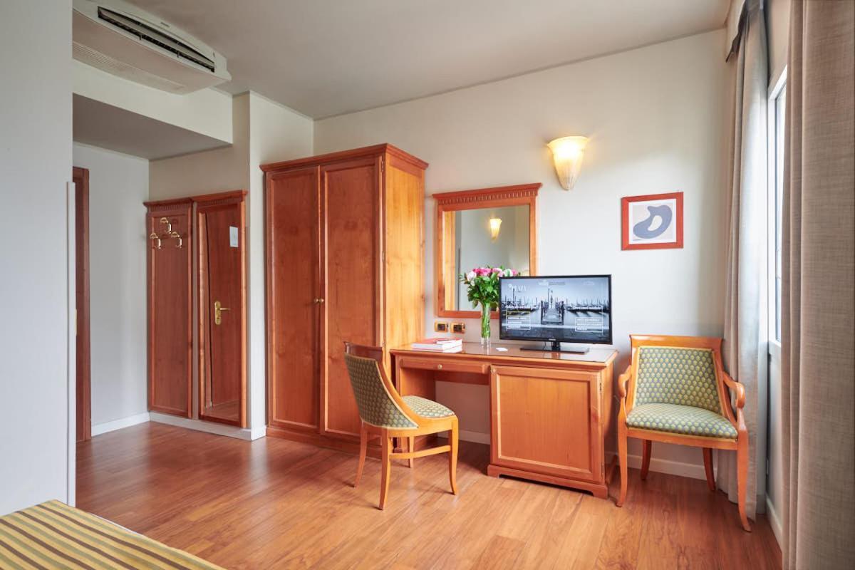 Camera Classic Doppia con Letti Singoli con Letto Supplementare